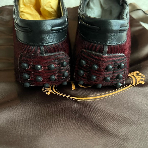 Tod’s Gommino Driving Shoes in Maroon/Black Fur. Size 38. - Picture 3 of 6